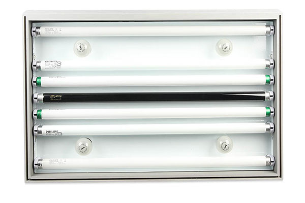 鹵素?zé)艨梢宰鰳?biāo)準(zhǔn)光源嗎？鹵素?zé)艉桶谉霟粲惺裁磪^(qū)別？