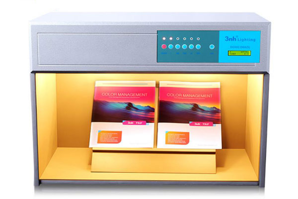 對色燈箱有什么作用？對色燈箱上的字母什么意思？