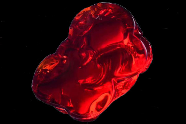 在標準光源條件下對緬甸琥珀的顏色進行劃分